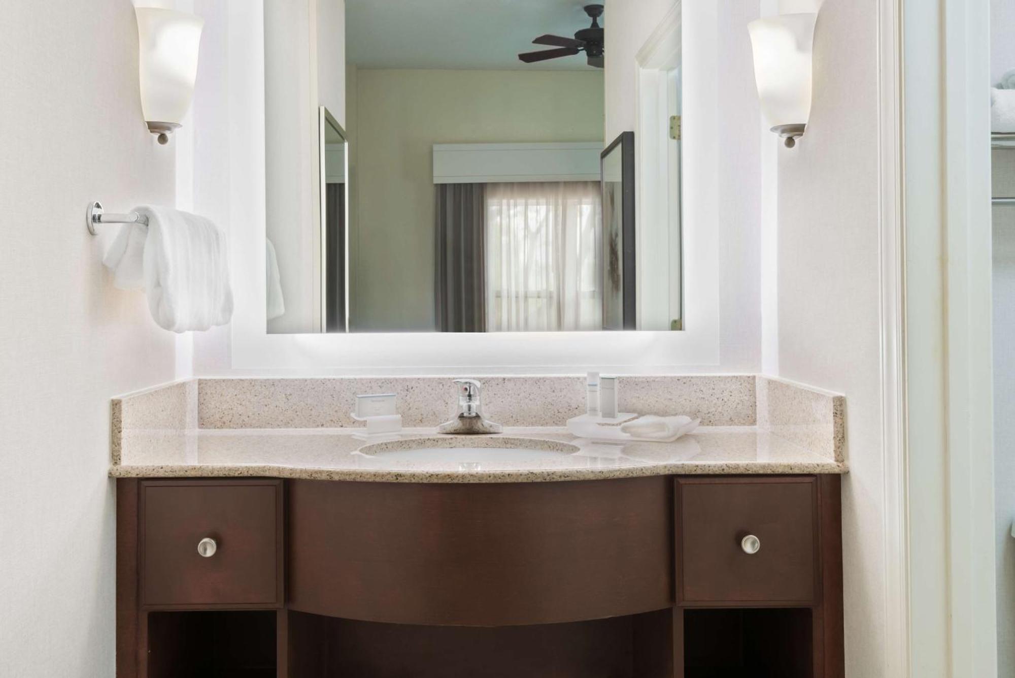 Homewood Suites By Hilton Raleigh/Crabtree Valley Екстериор снимка
